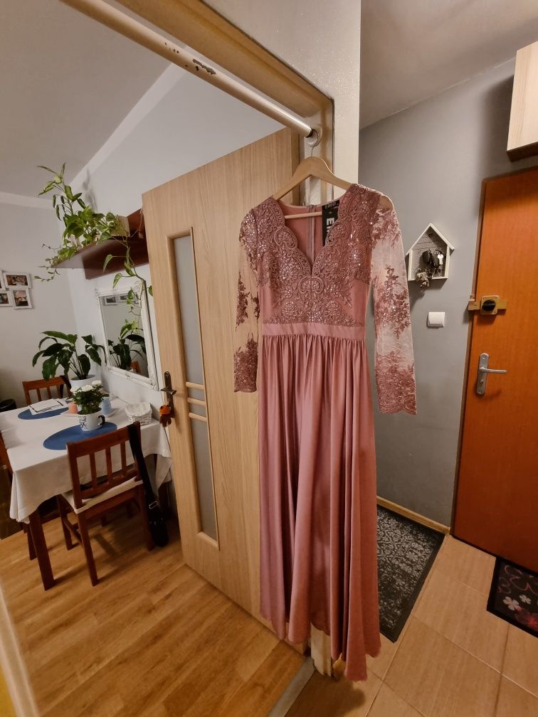 Sukienka różowa długa