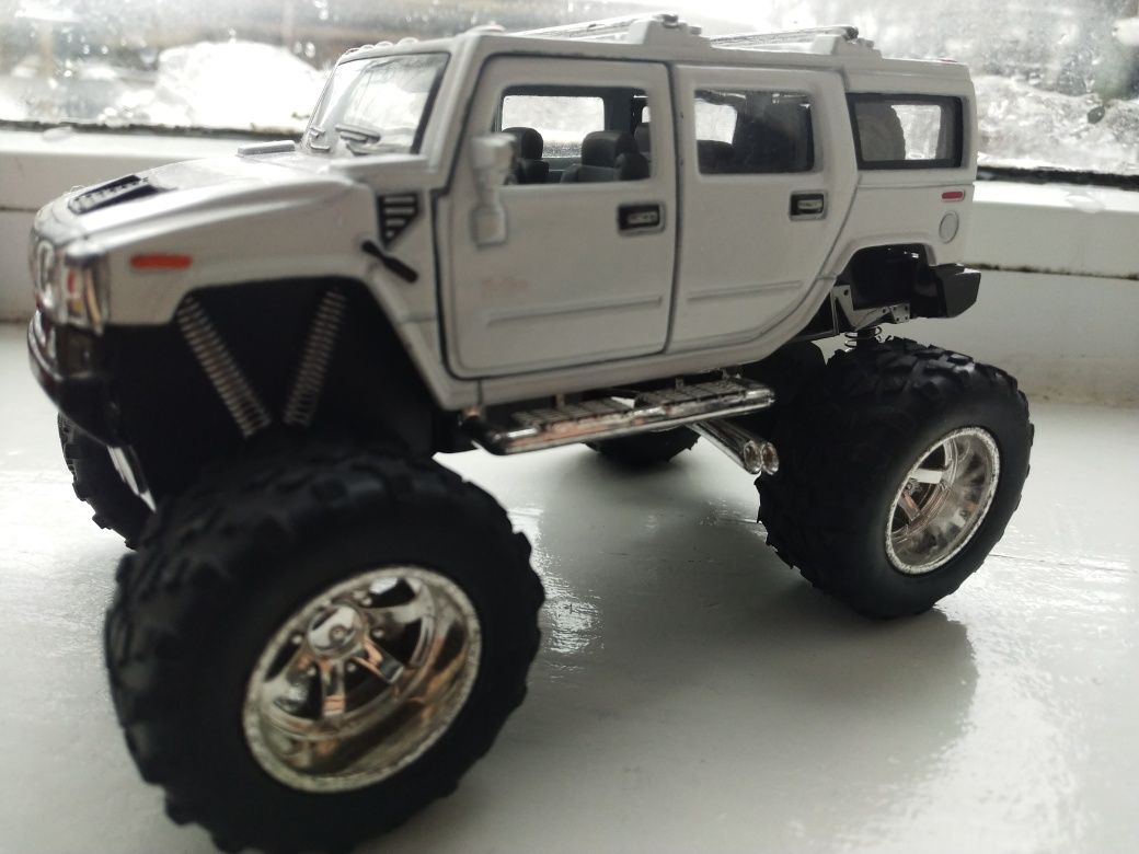 Моделька Kinsmart 1/40 Hummer H2 SUV Off Road