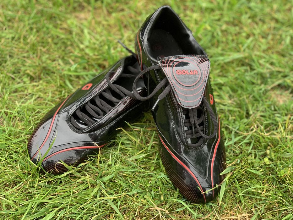 Футбольні бутси.