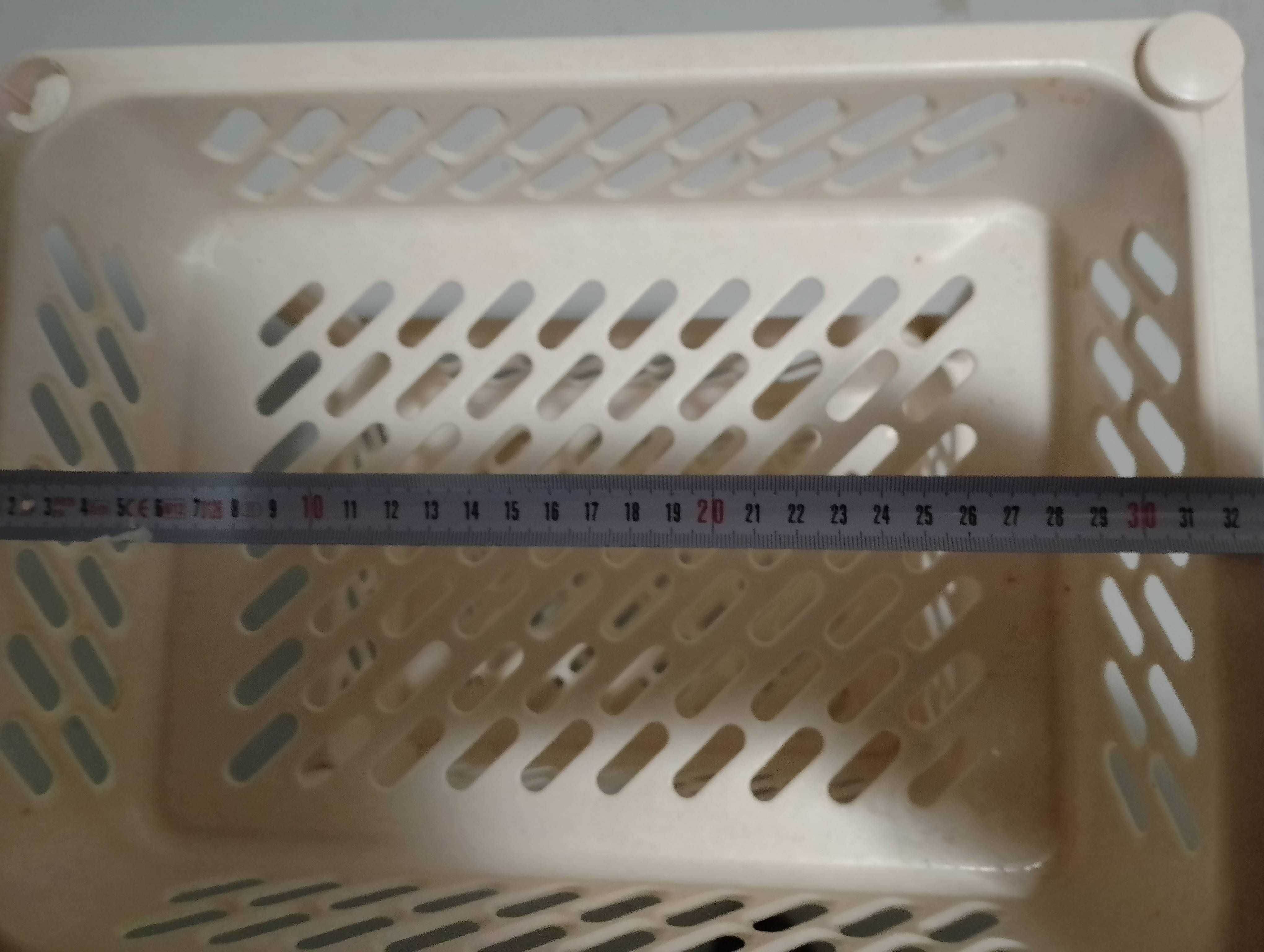 Plastikowy regał do łazienki wysokość 68 cm