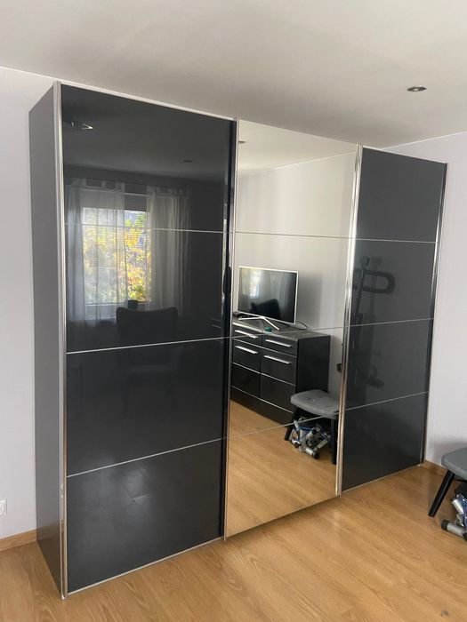 Sprzedam szarą, pakowną komodę