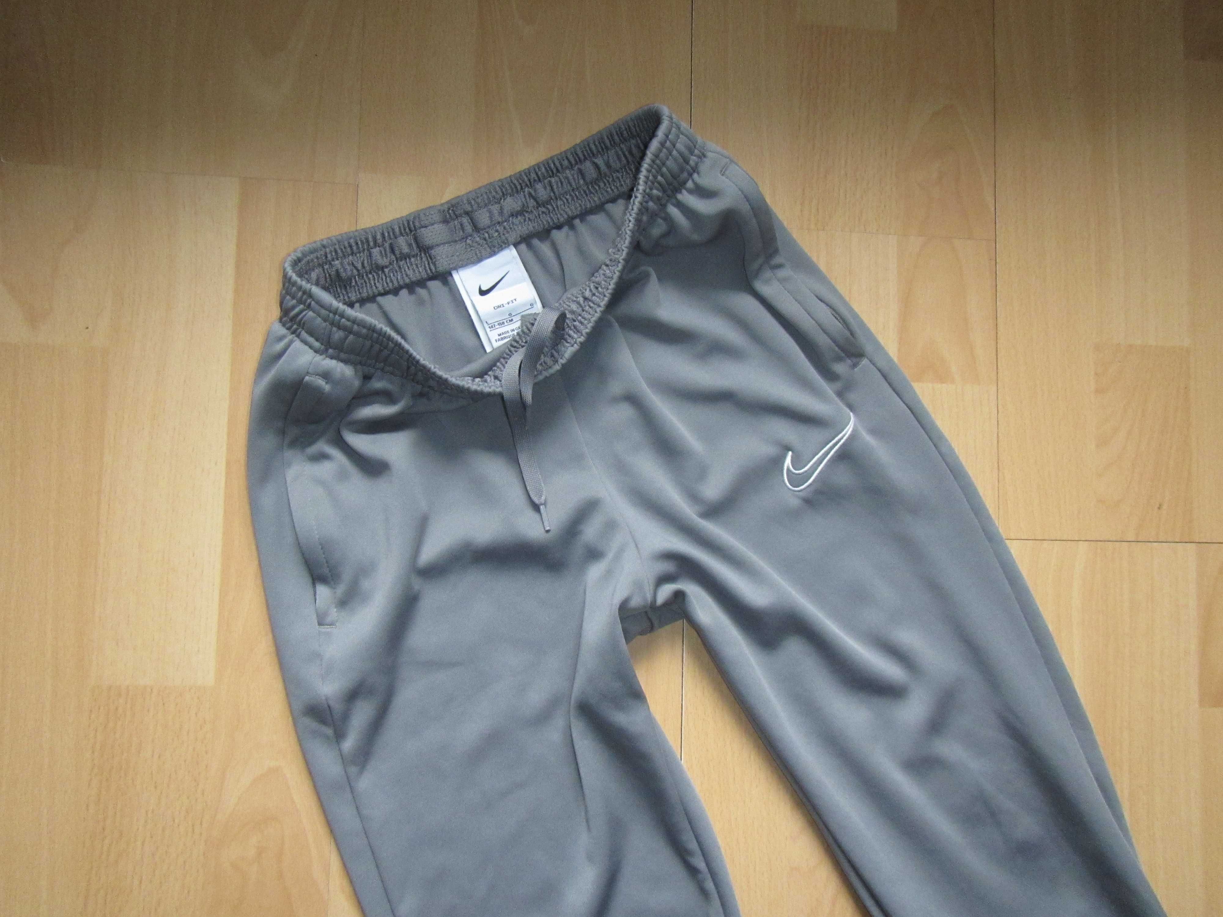 NIKE dri fit spodnie dresowe rozm.146-158