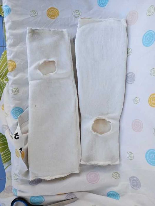 Joelheiras / caneleiras brancas da kohler