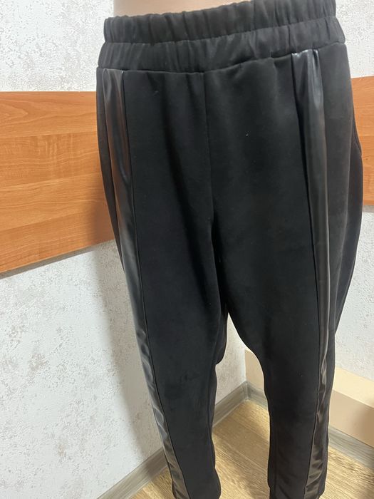 Жіночий костюм кожзам