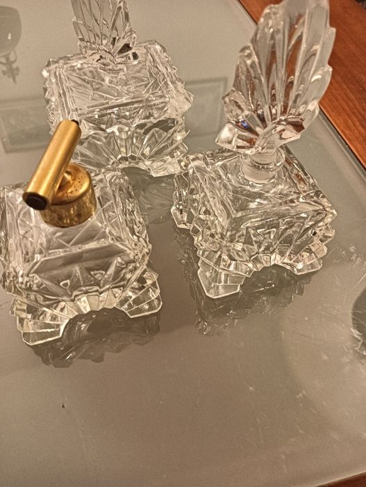 conjunto de 3 frascos de perfume e caixa muito antigos	Vintage*