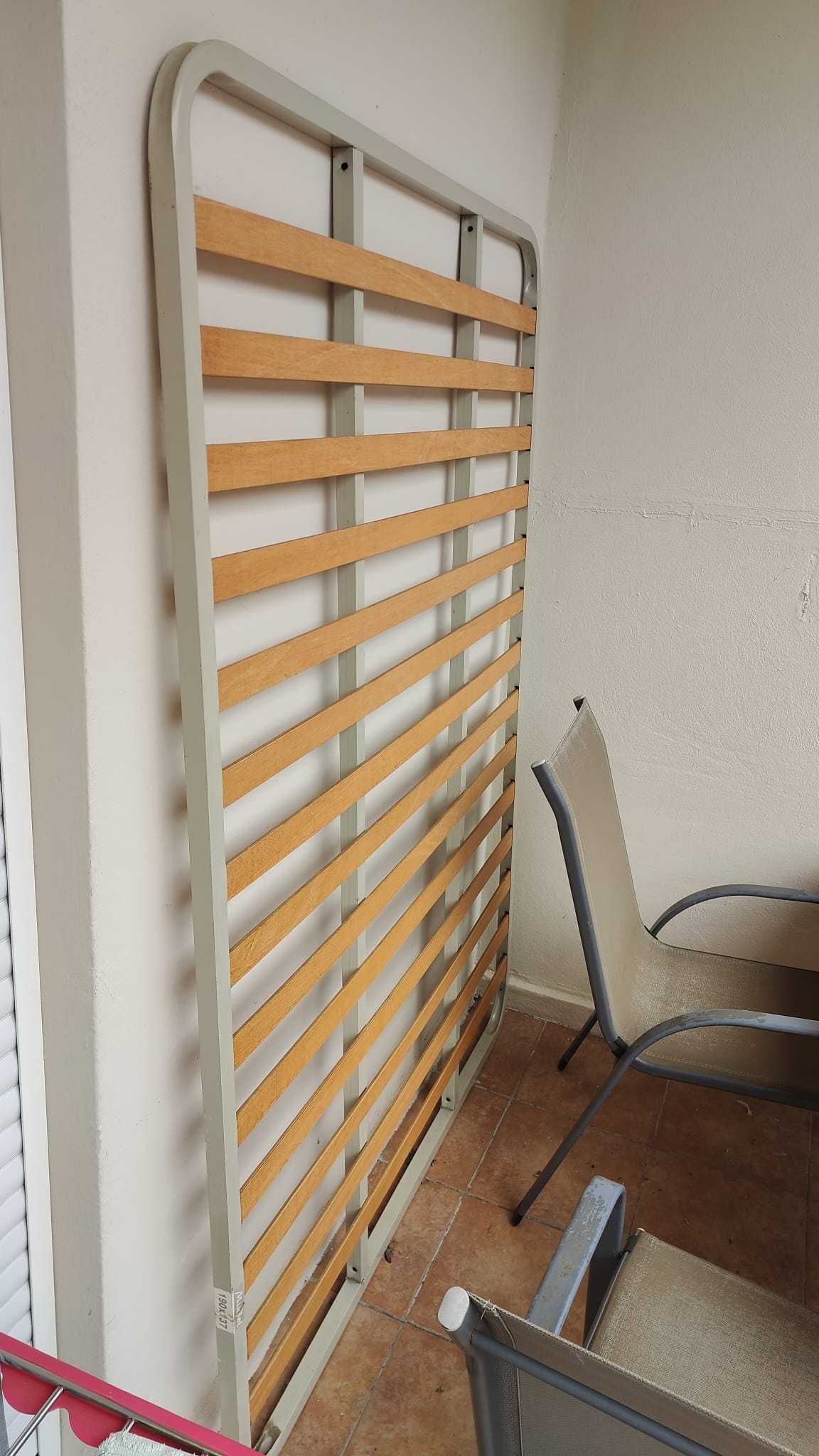 Estrado de Cama em Bom Estado
