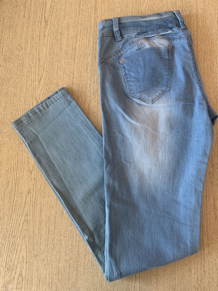 Dżinsy niebieskie cieniowane na suwak Mini Bleu roz. XL