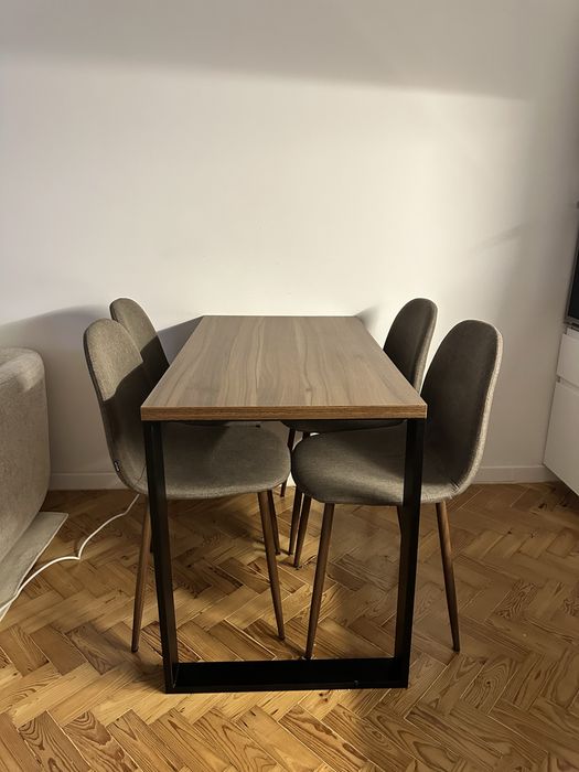 Mesa de Jantar em Folheado de Nogueira + 4 Cadeiras SKLUM