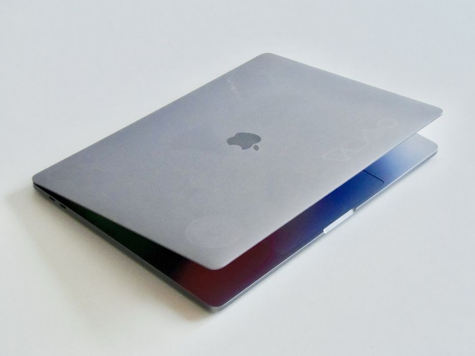 MacBook Pro 15” 2019 Radeon Pro 555 16/256 Gb M2 Retina XDR P3