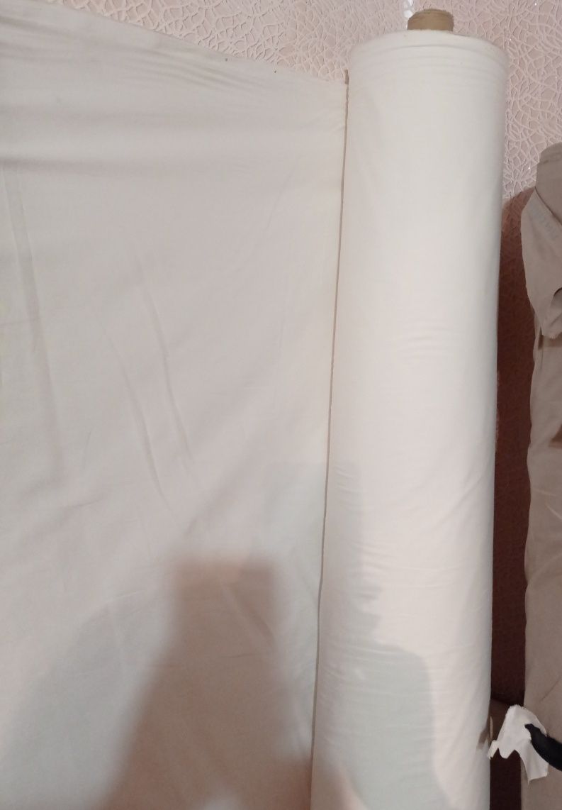 Тканина біла, плотна ткань 10-20 метрів.