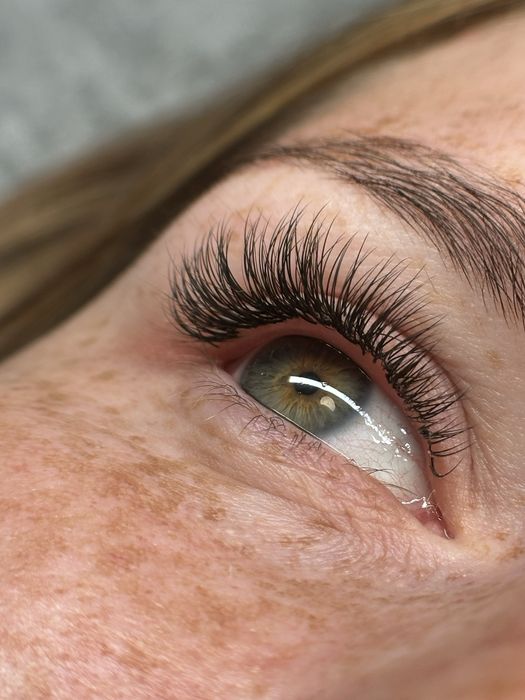 Stylizacja rzęs i brwi