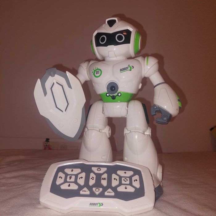 Robot varias funções