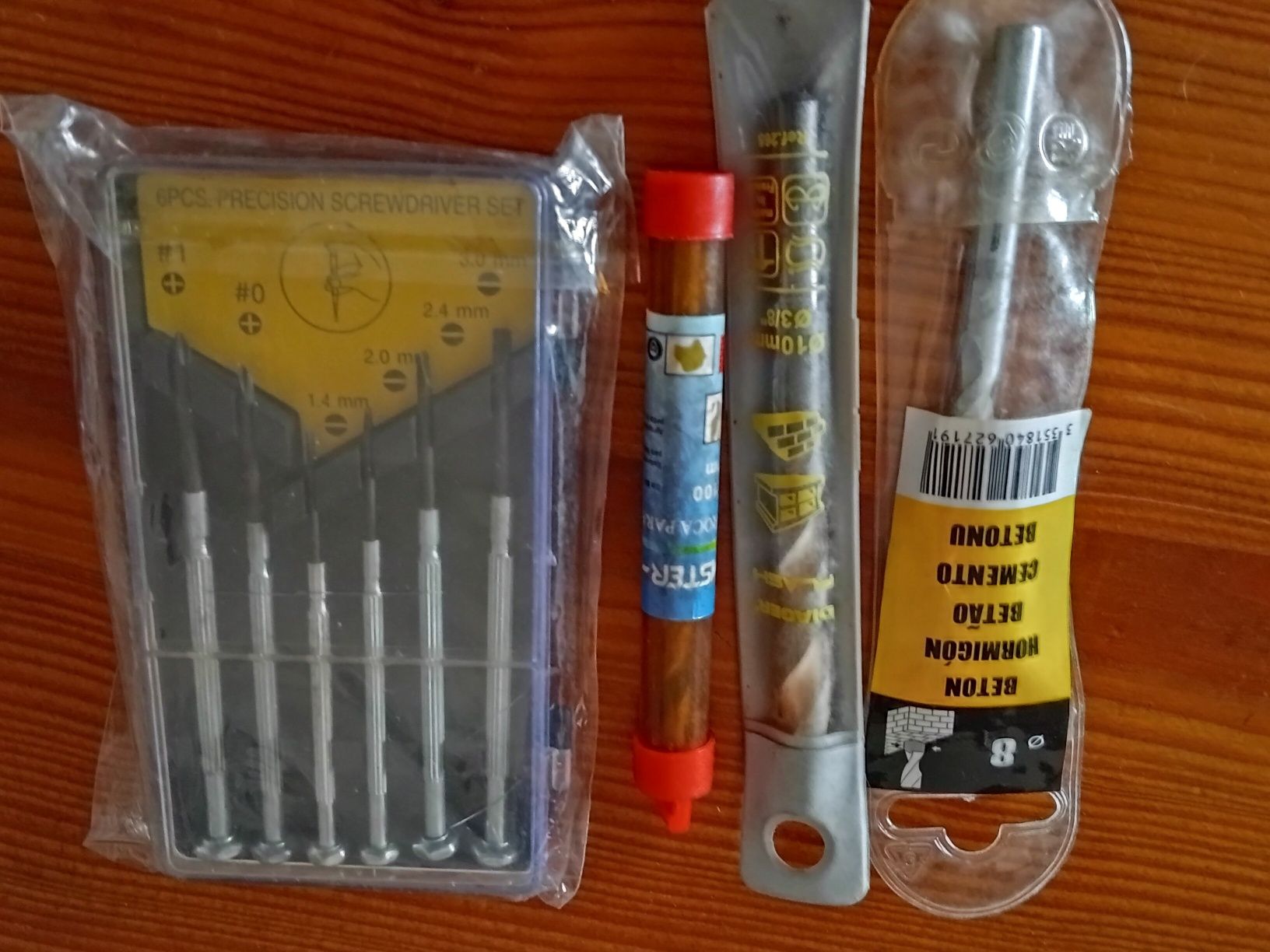 Vendo berbequim,com conjunto de brocas,com pouco uso