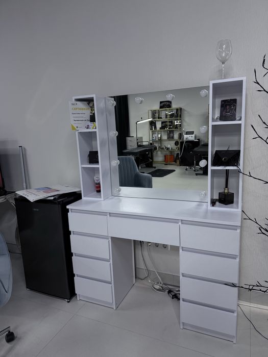 Стол макияжный/визажный