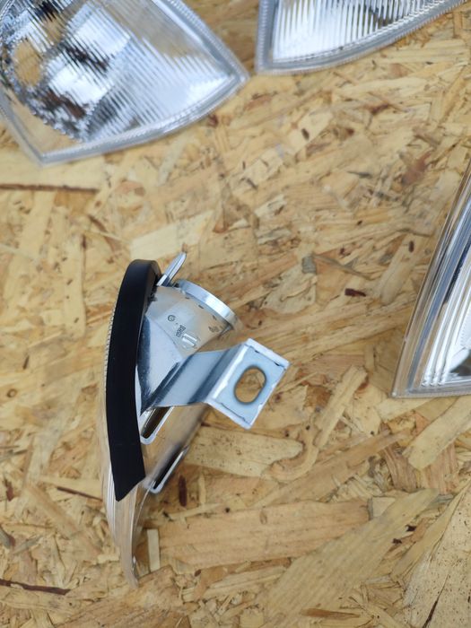 Поворотник Skoda Octavia Tour