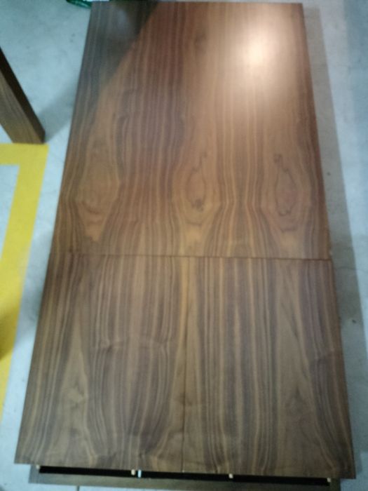 Mesa de sala com cadeiras