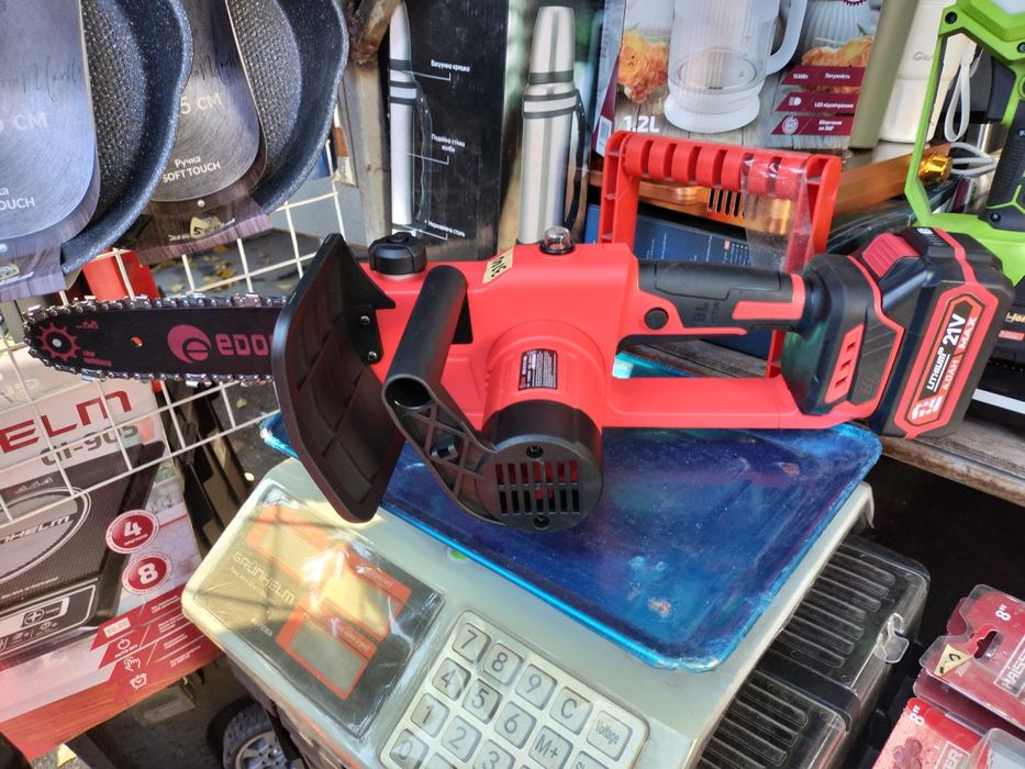 Аккумуляторная пила Edon 21Вт/2шины и цепи 25/30 см./2шт аккум. Makita