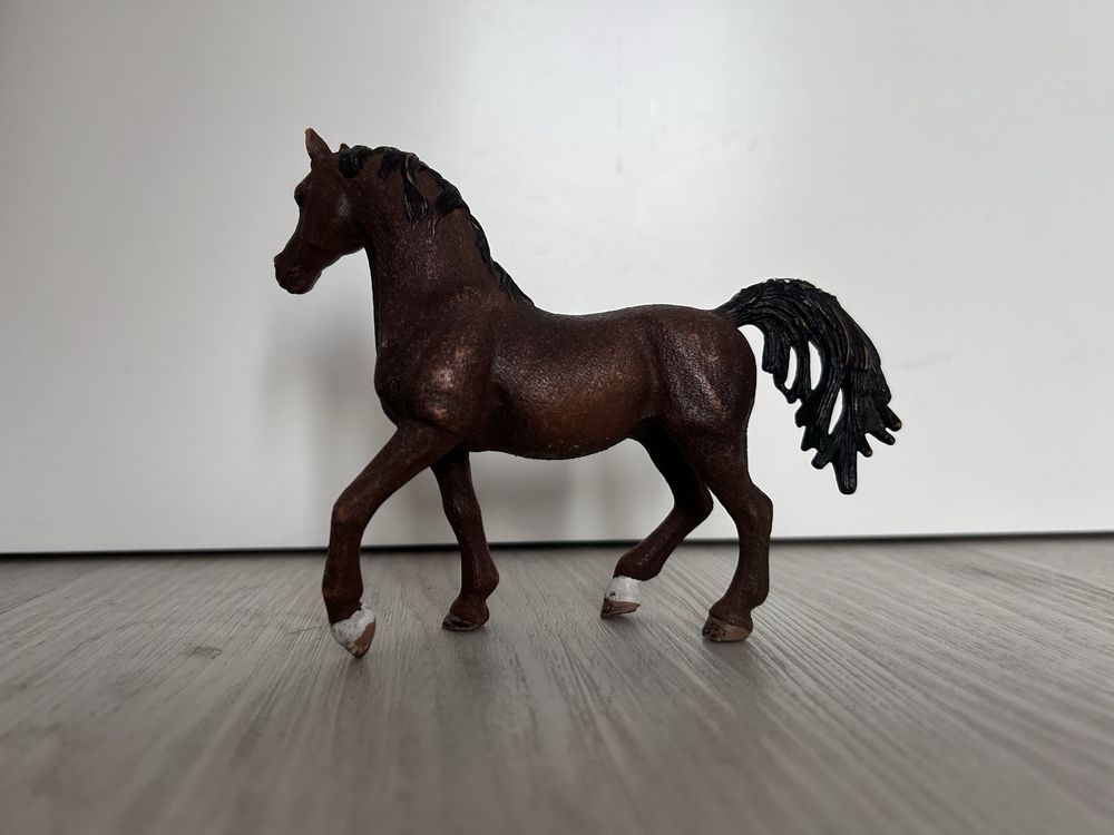 Figurka konik arabski SCHLEICH brązowy
