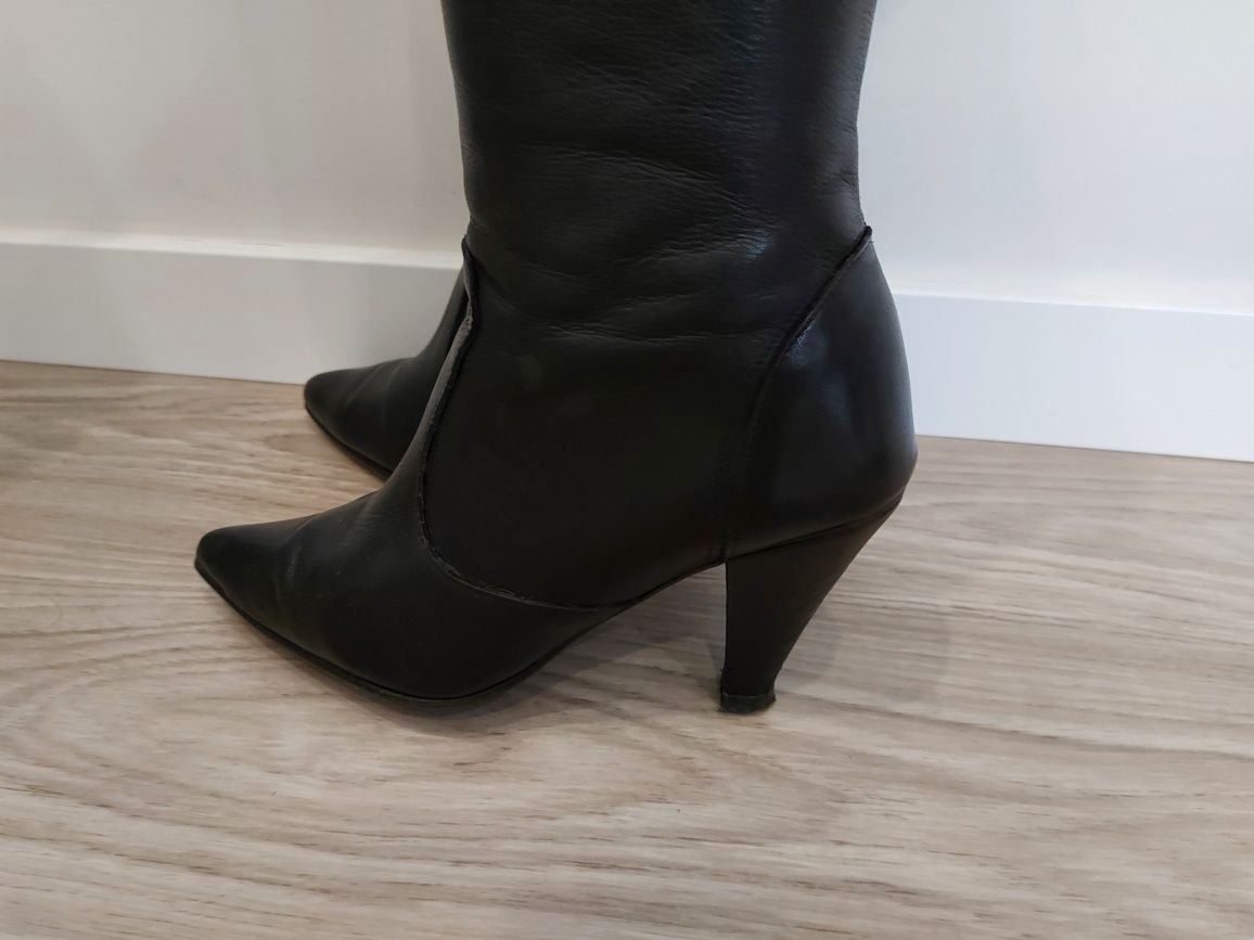 Botas cano alto em pele, tamanho 37, cor preto