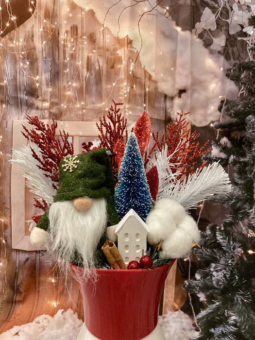 Mala ozdoba swiateczna w doniczne na prezent Boze Narodzenie krasnal