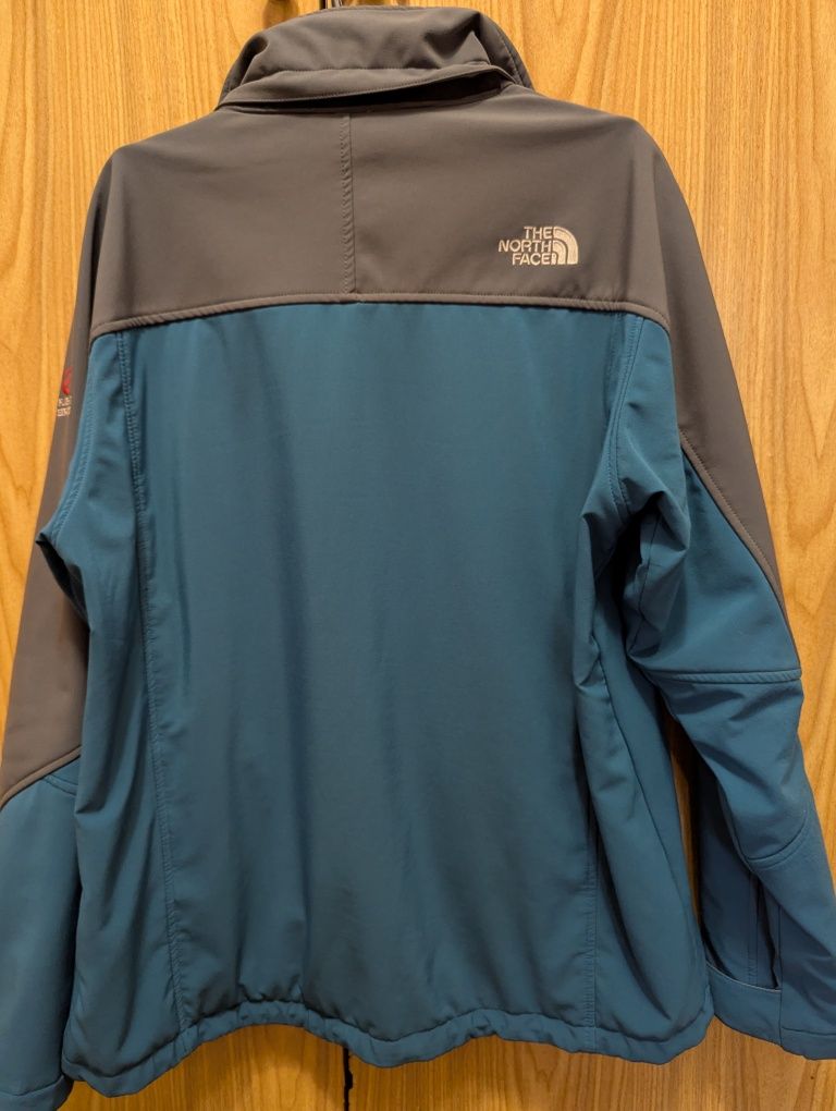 Продам softshell куртку north face