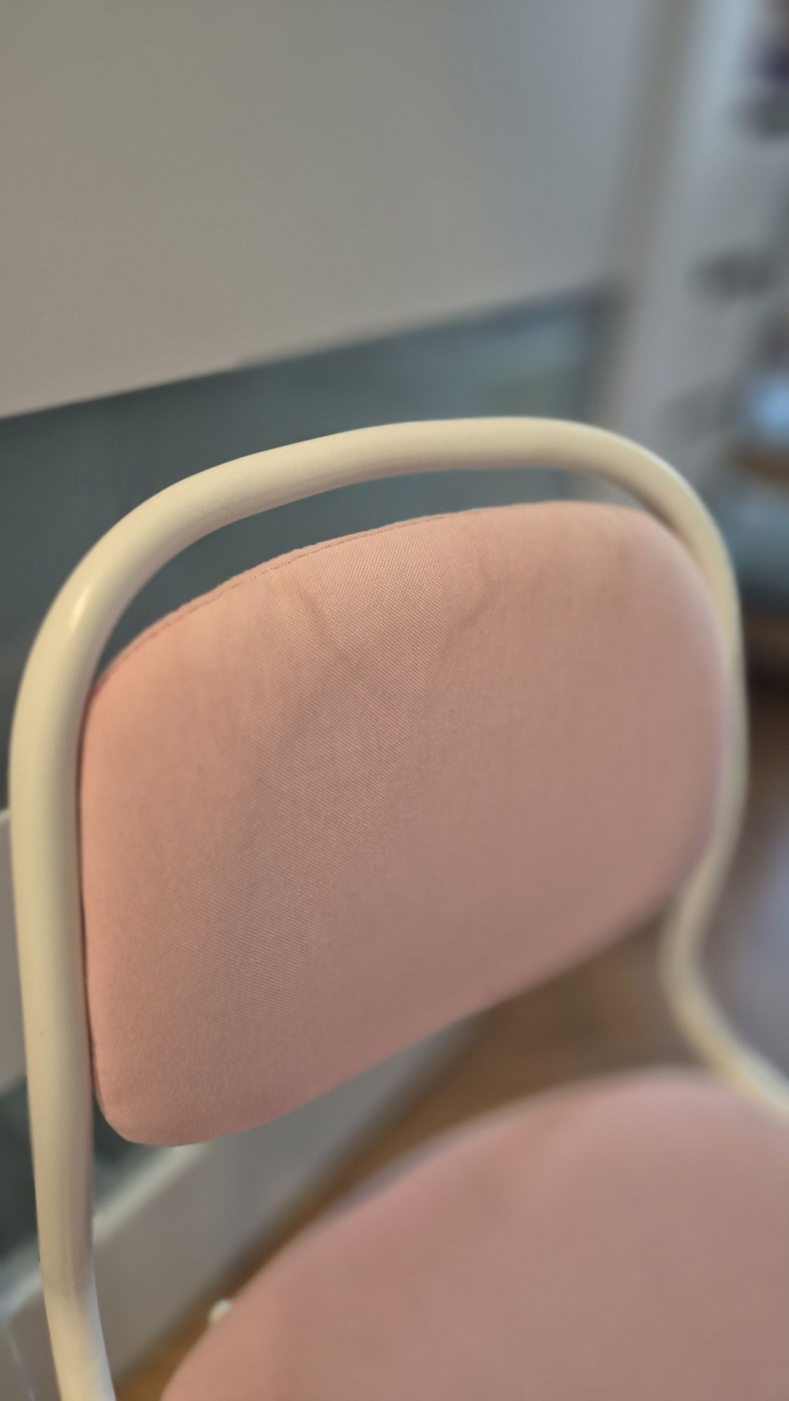 Krzesło obrotowe dla dziewczynki ikea
