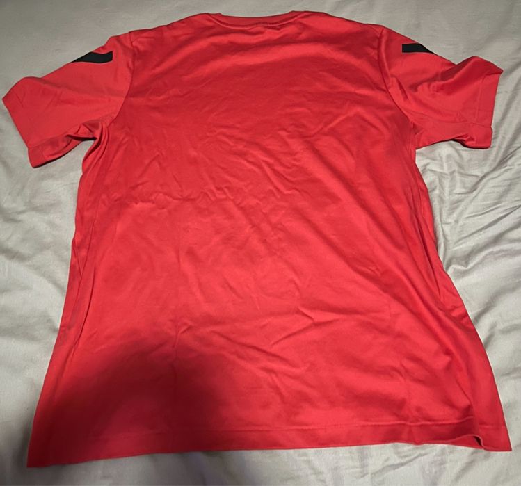 Vendo T - Shirt Benfica Adidas. ( Não Baixa de Preço ).