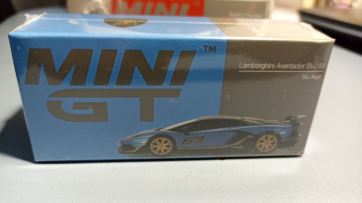 Машинки моделі mini gt, hot wheels.