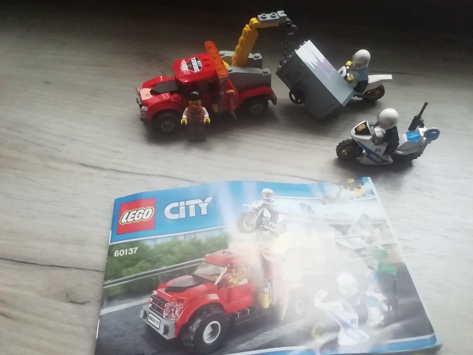 Конструктор LEGO City 60137 Втеча на буксирувальнику