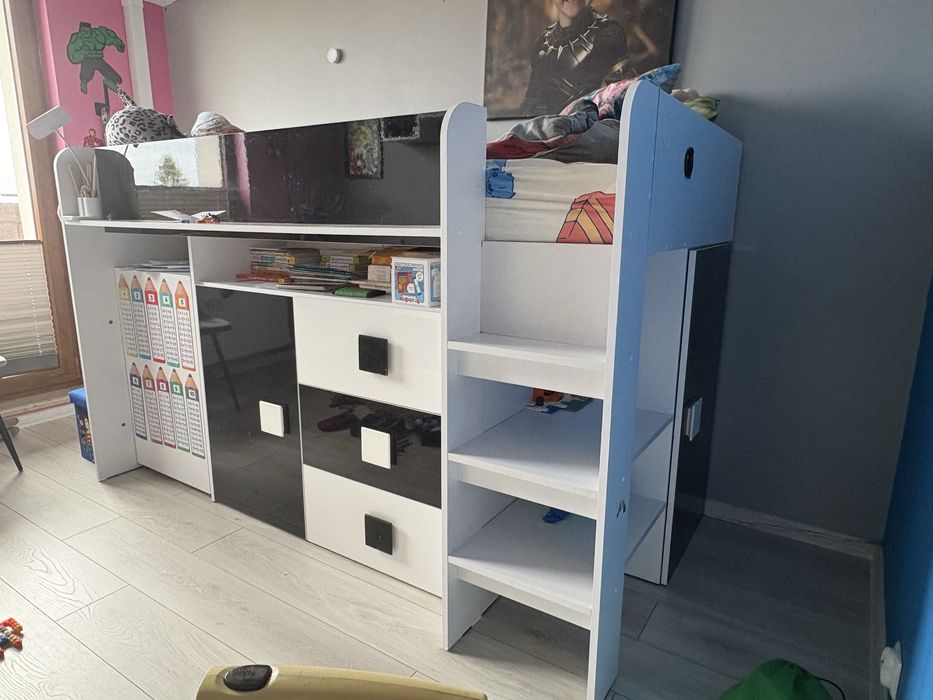 Łóżko piętrowe z biurkiem