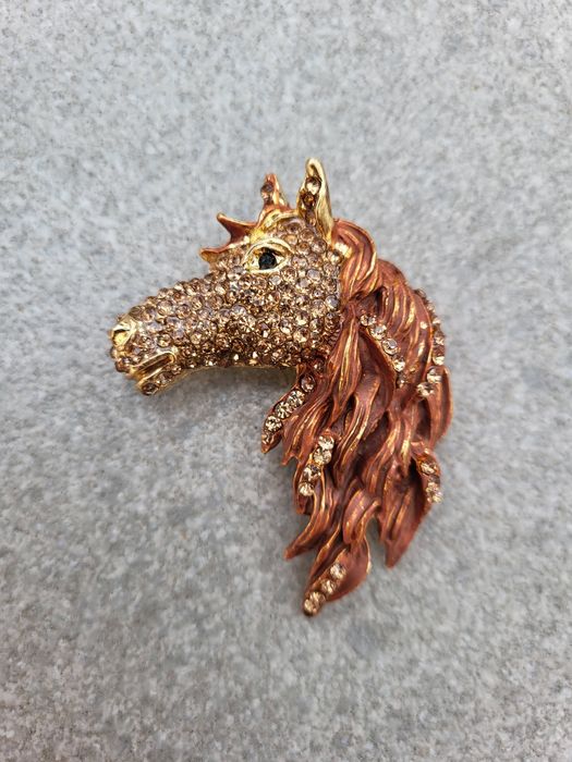 Broszka koń z grzywą