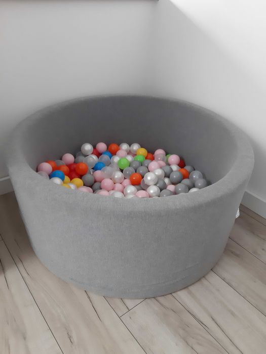 Basen suchy z piłeczkami