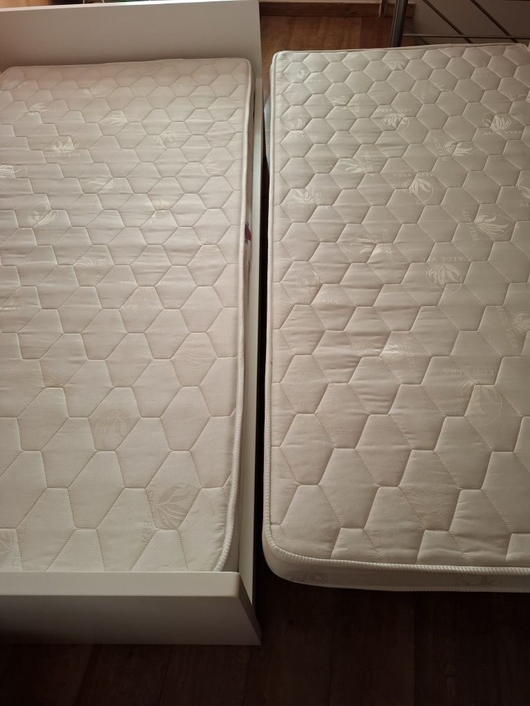 Cama individual com divã