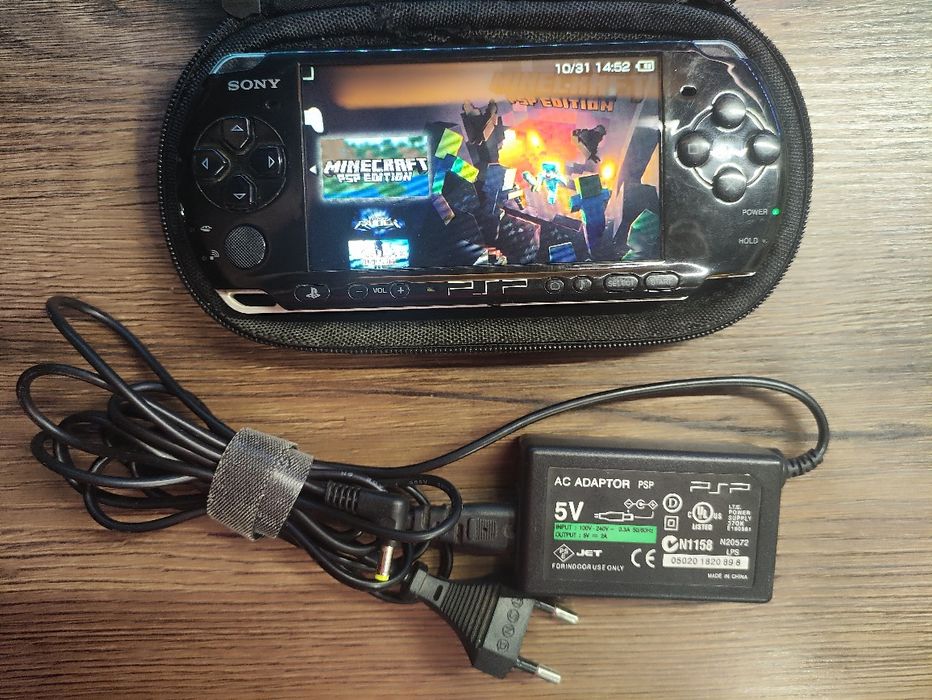PSP 3006 +16гб игры +чехол Наруто +зарядка оригинал