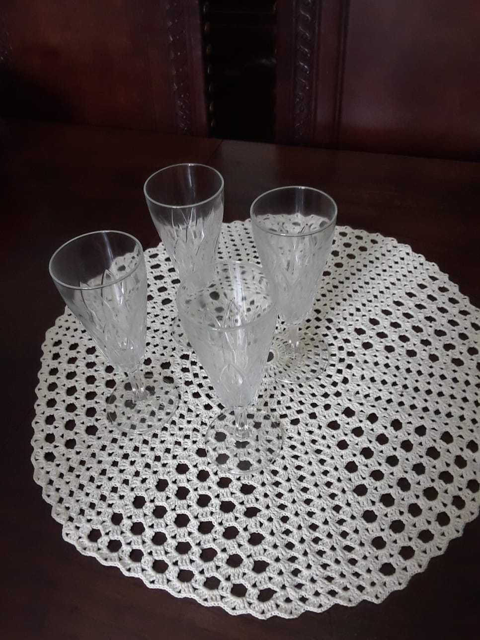 4 copos pé de vidro
