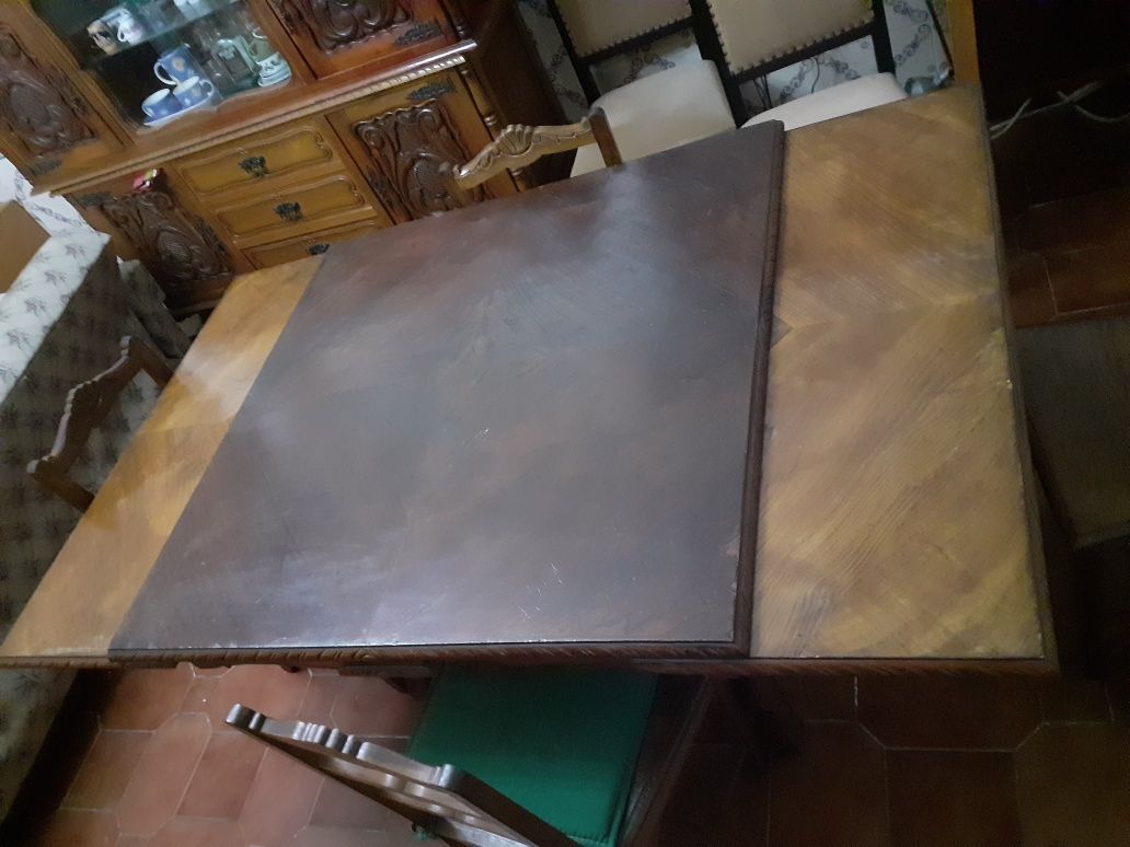 Mesa de jantar antiga e extensivel com cadeiras