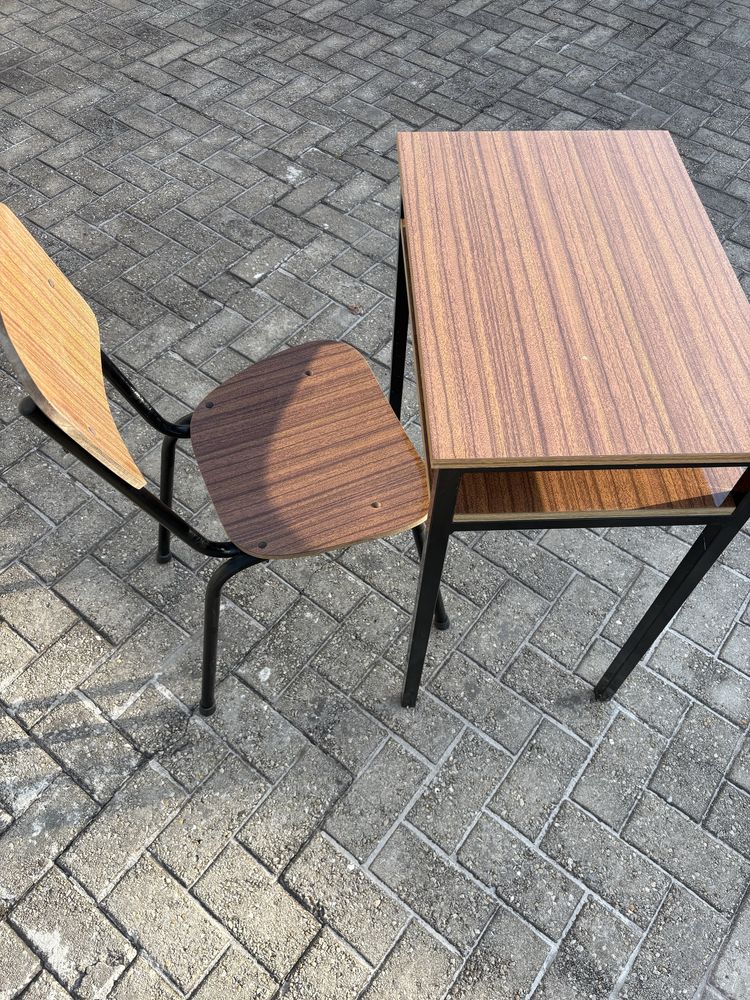Conjunto mesa + cadeira