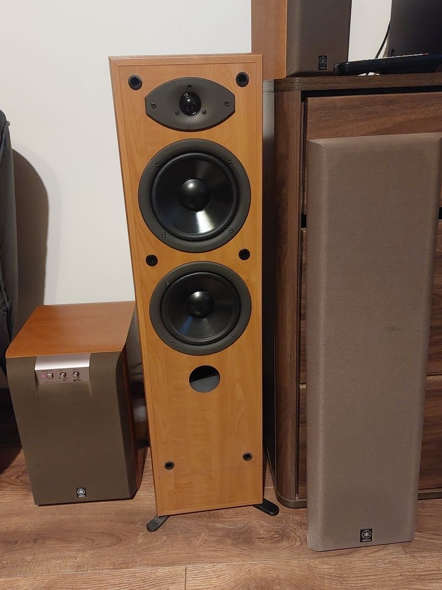 Kino domowe Amplituner Denon i zestaw głośników Yamaha