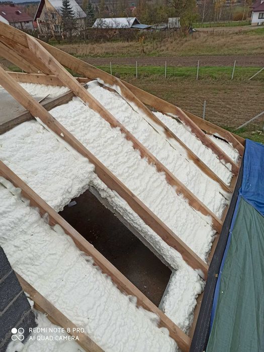 Piana PUR, Ocieplenie poddasza, ocieplanie piana, izolacja pianką