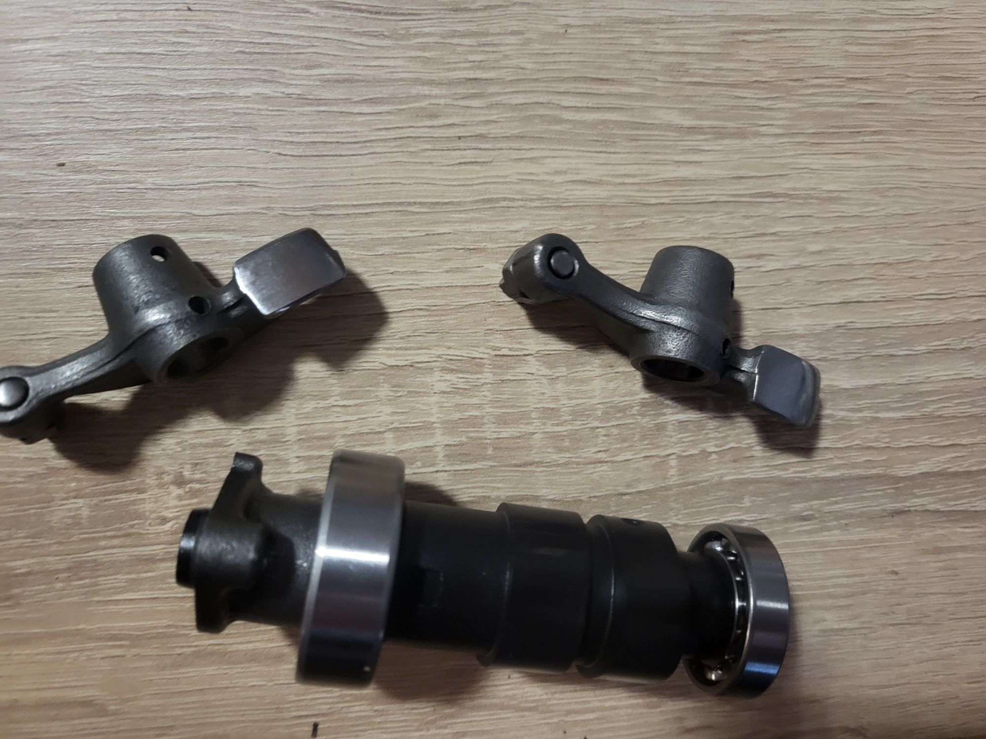 Wałek rozrządu dzwigienki zaworowe honda cbr 125