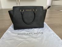 Mala satchel de pele preta da Michael Kors (selma) como nova
