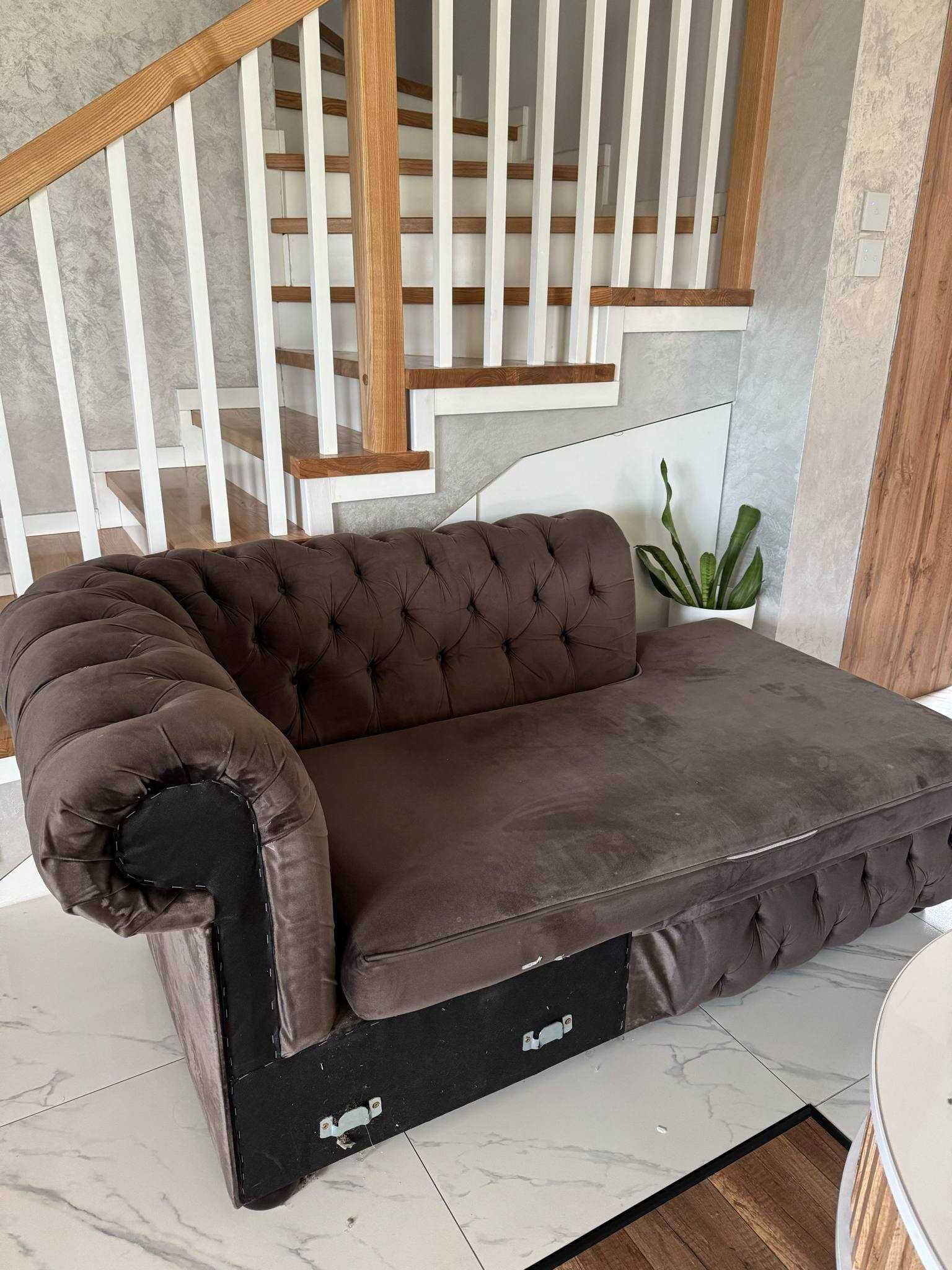 Narożnik pikowany Chesterfield w dobrym stanie