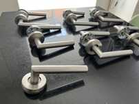 Puxadores de inox para portas interiores — 7 conjuntos (como novos)