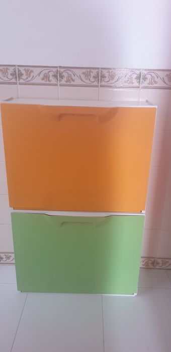 2 shoe racks, like new—one orange and one green, from Conforama64285660493571120