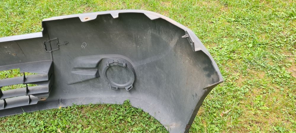 Zderzak przedni Opel Vivaro 2008r -2014r