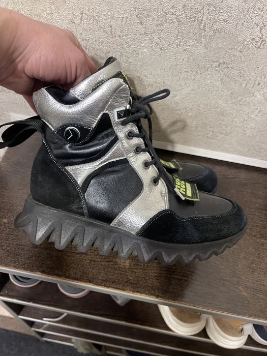 Ботинки бесплатно для двора 35р