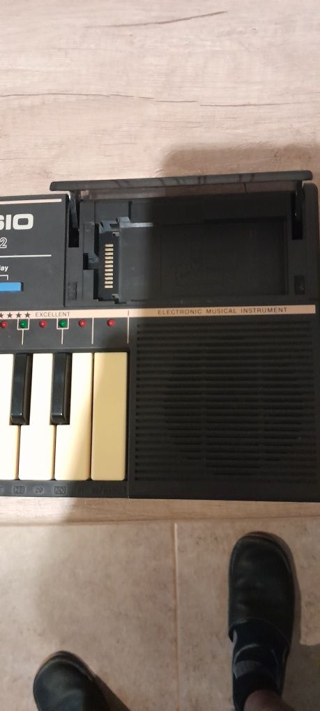Casio Pt-82  32 klawiszowy mini syntezator  lata 80