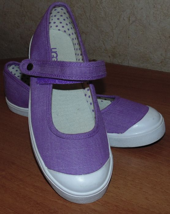 Продам мокасины туфельки UGG 34 размера, стелька 22.5 см Оригинал