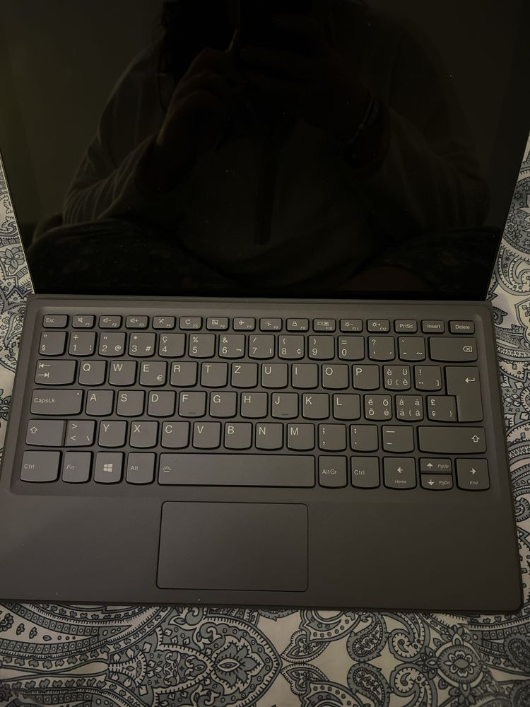 Lenovo MIIX 520-12IKB.