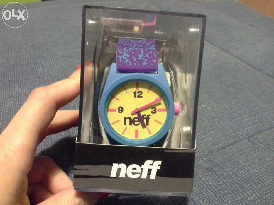 Vendo relógio desportivo NEFF